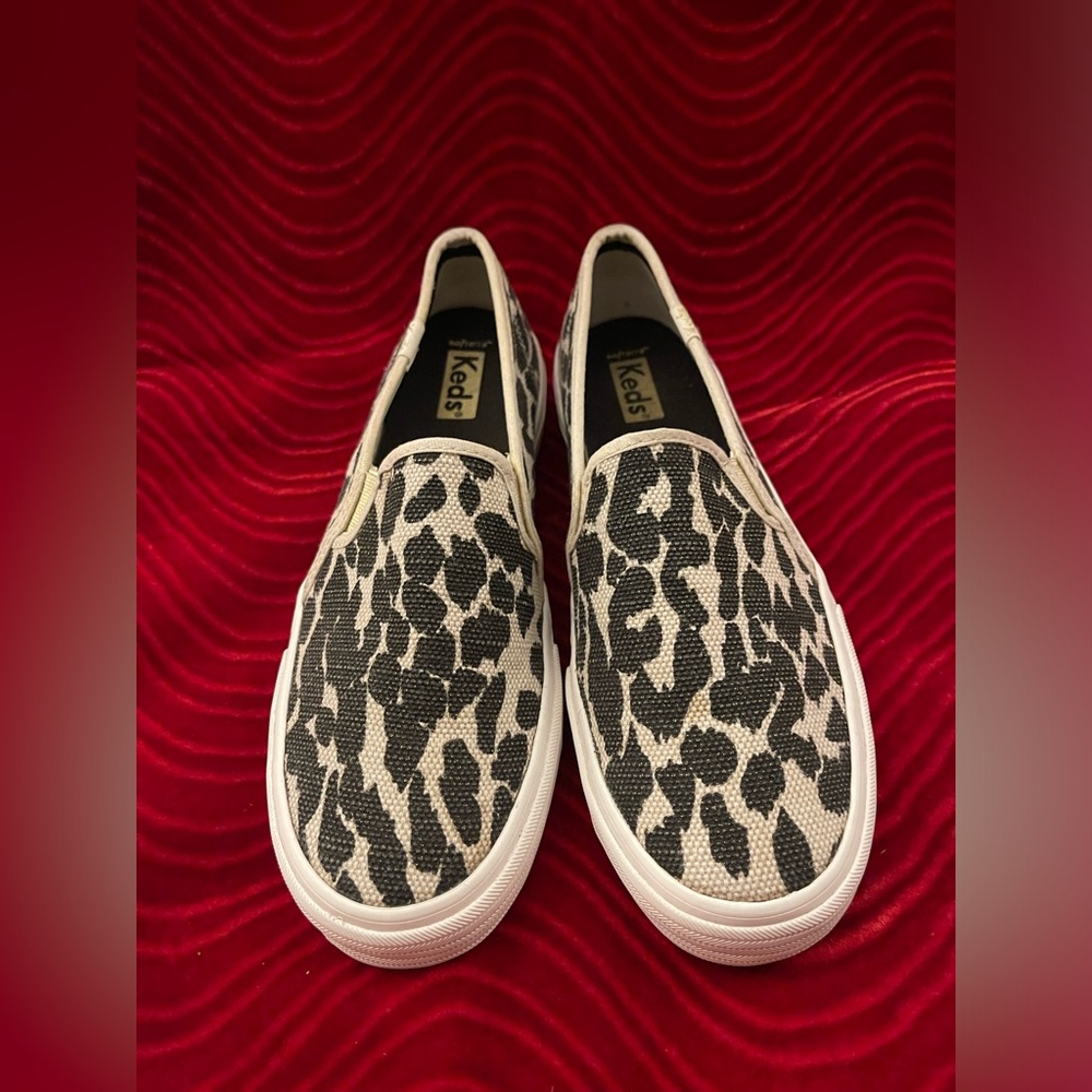 Keds wonens slip on flats/loafers Size 7 in mint condition
